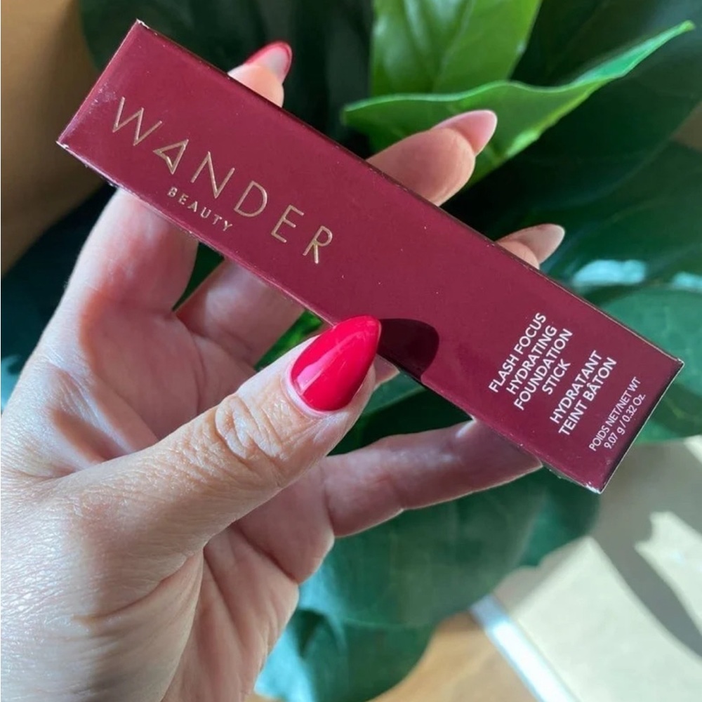 Wander Beauty Flash Focus Hydrating Foundation stick (Deep) Tan new in box - Picture 3 of 4